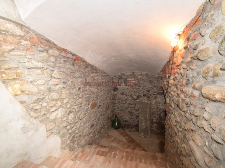 Pinerolo-Periferia-Cascinale-da-ristrutturare-con-cortile-e-ampio-giardino