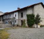 Pinerolo-Periferia-Cascinale-da-ristrutturare-con-cortile-e-ampio-giardino