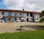 Pinerolo-Periferia-Cascinale-da-ristrutturare-con-cortile-e-ampio-giardino