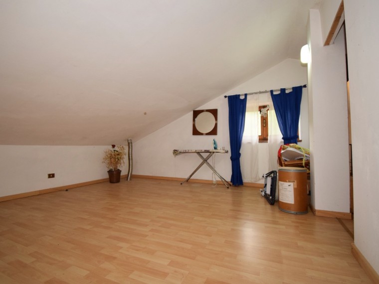 Roletto---Casa-indipendente-di-200-mq-con-giardino