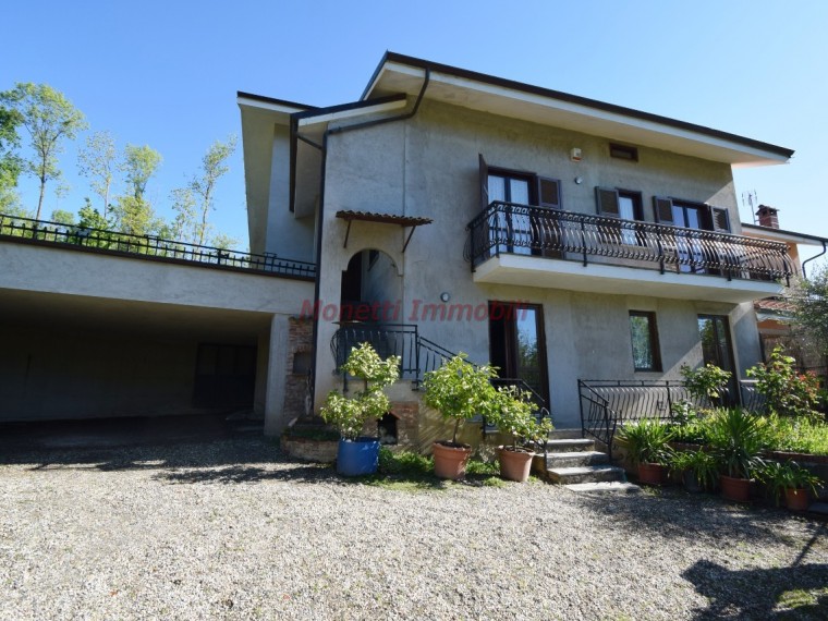 Roletto---Casa-indipendente-di-200-mq-con-giardino