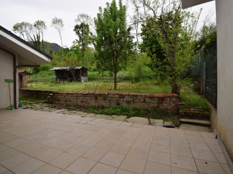 Roletto---Casa-indipendente-di-200-mq-con-giardino