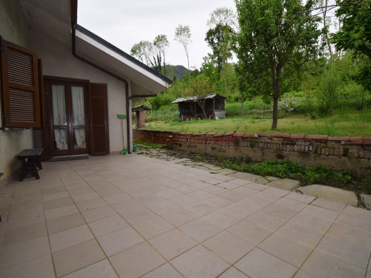 Roletto---Casa-indipendente-di-200-mq-con-giardino