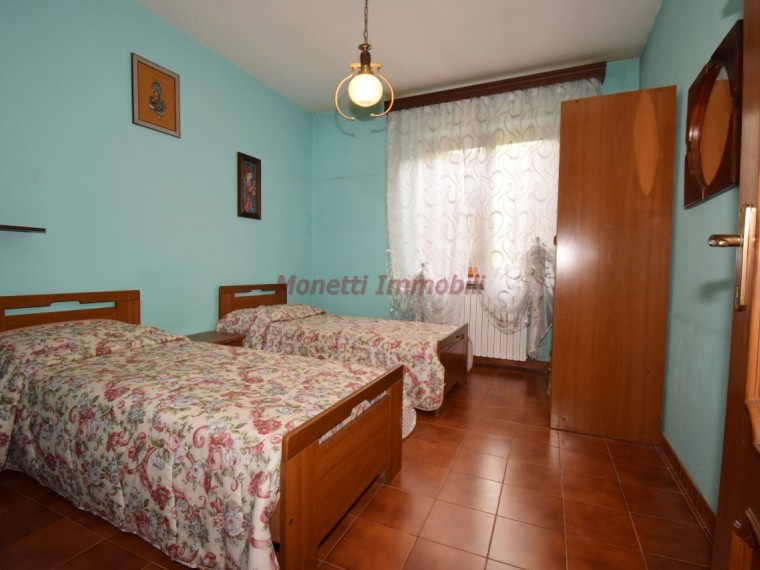 Roletto---Casa-indipendente-di-200-mq-con-giardino
