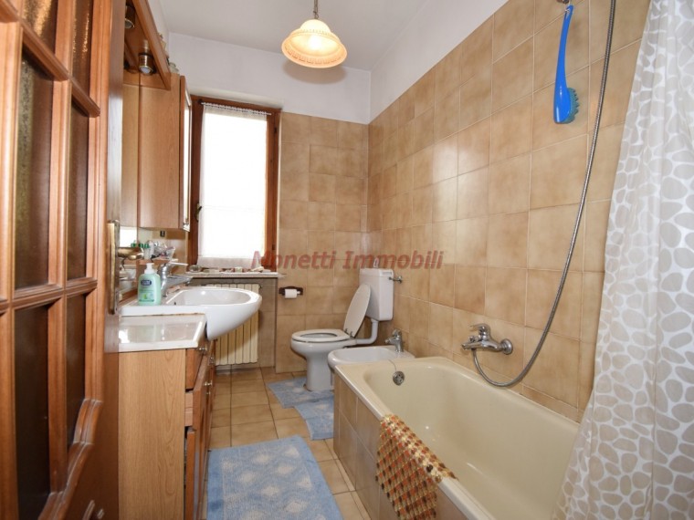 Roletto---Casa-indipendente-di-200-mq-con-giardino