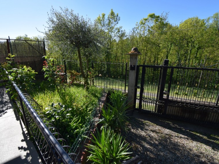 Roletto---Casa-indipendente-di-200-mq-con-giardino