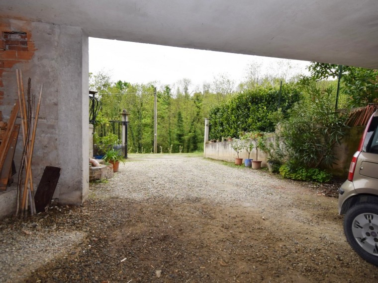 Roletto---Casa-indipendente-di-200-mq-con-giardino