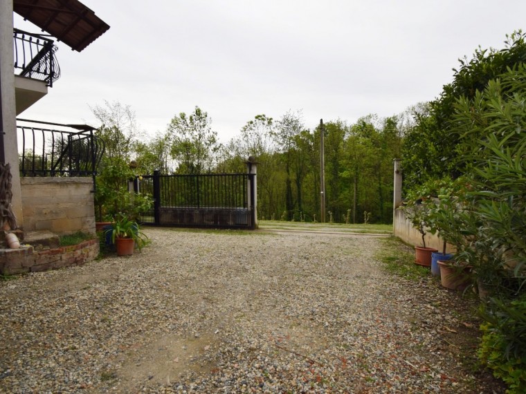 Roletto---Casa-indipendente-di-200-mq-con-giardino