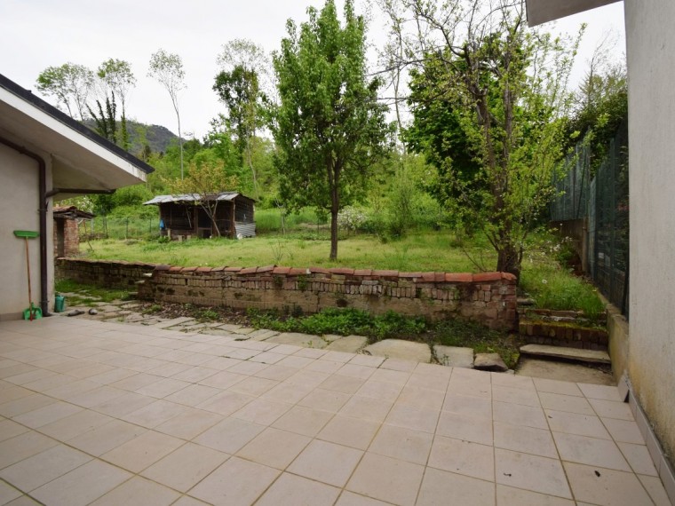 Roletto---Casa-indipendente-di-200-mq-con-giardino