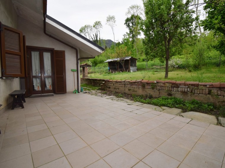 Roletto---Casa-indipendente-di-200-mq-con-giardino