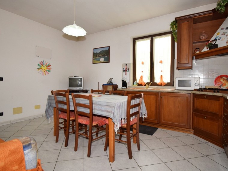 Roletto---Casa-indipendente-di-200-mq-con-giardino