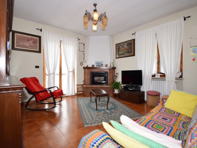 Roletto---Casa-indipendente-di-200-mq-con-giardino