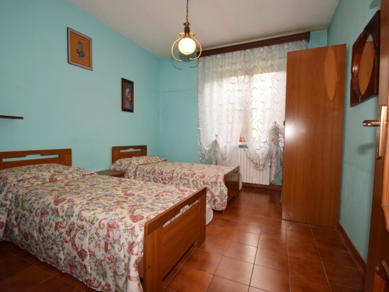 Roletto---Casa-indipendente-di-200-mq-con-giardino