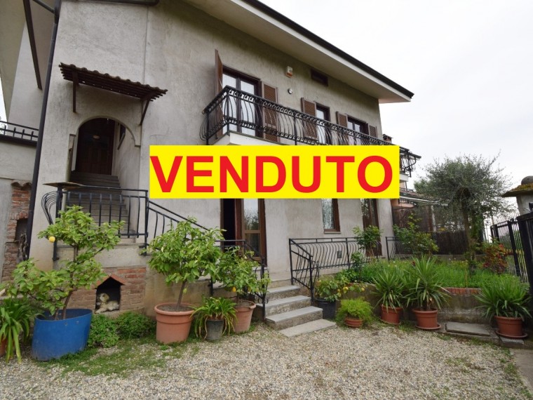Roletto---Casa-indipendente-di-200-mq-con-giardino.