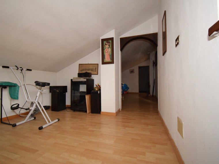 Roletto---Casa-indipendente-di-200-mq-con-giardino