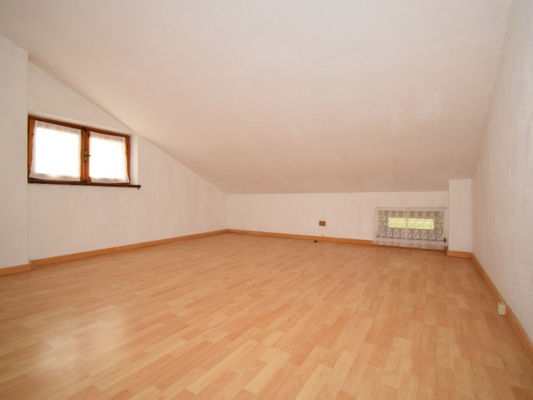 Roletto---Casa-indipendente-di-200-mq-con-giardino