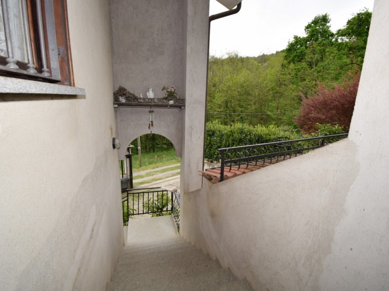 Roletto---Casa-indipendente-di-200-mq-con-giardino