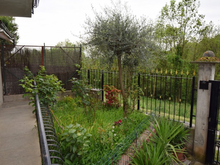 Roletto---Casa-indipendente-di-200-mq-con-giardino