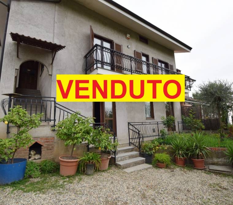 Roletto - Casa indipendente di 200 mq con giardino.