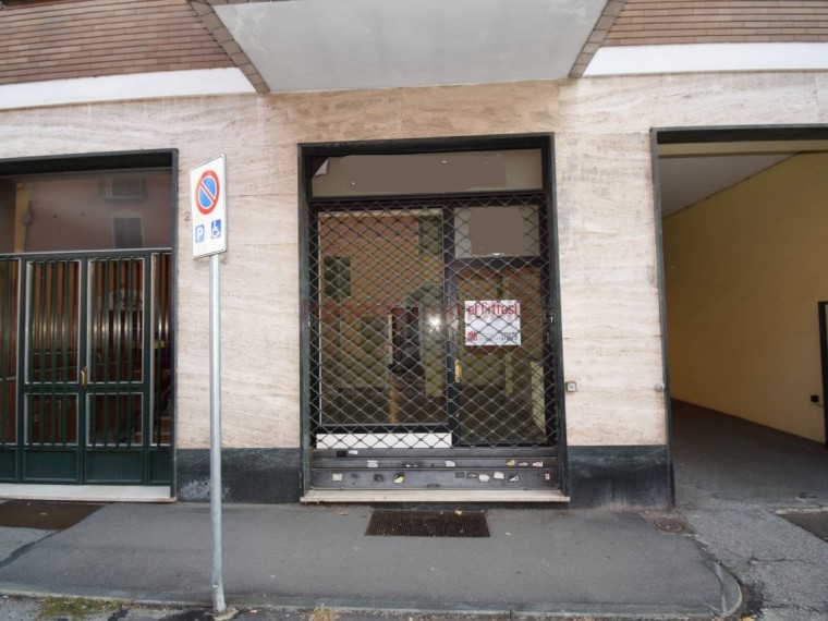 Pinerolo-zona-centrale-negozio-di-circa-45-mq