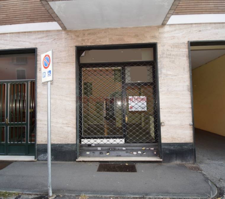 Pinerolo zona centrale negozio di circa 45 mq