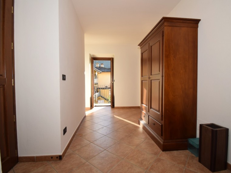 San-Germano-Chisone---In-piccolo-condominio-alloggio-ristrutturato---possibilità-box.