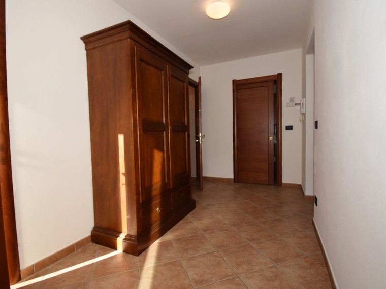 San-Germano-Chisone---In-piccolo-condominio-alloggio-ristrutturato---possibilità-box.