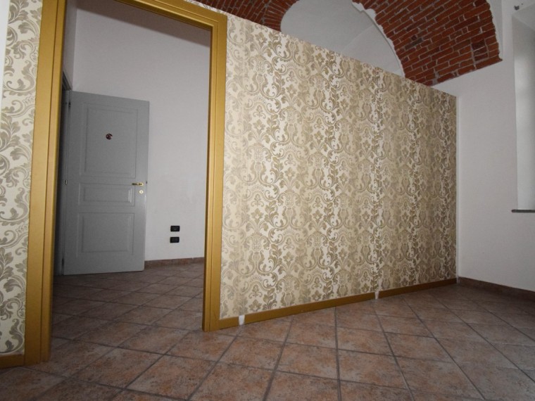Pinerolo---Locale-commerciale-adatto-anche-per-uso-ufficio-studio-attività-artigianale
