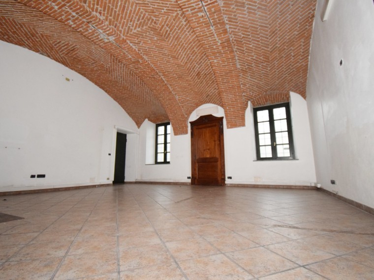 Pinerolo---Locale-commerciale-adatto-anche-per-uso-ufficio-studio-attività-artigianale