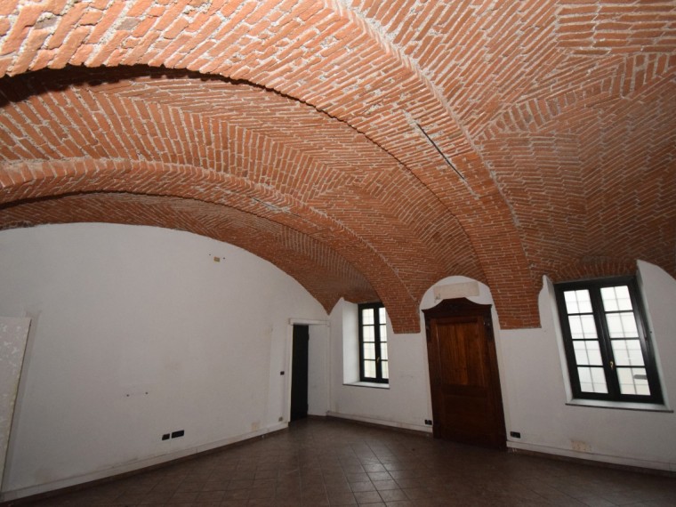 Pinerolo---Locale-commerciale-adatto-anche-per-uso-ufficio-studio-attività-artigianale