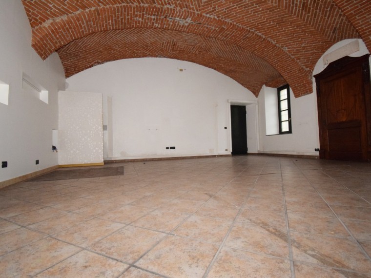 Pinerolo---Locale-commerciale-adatto-anche-per-uso-ufficio-studio-attività-artigianale