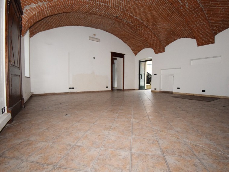 Pinerolo---Locale-commerciale-adatto-anche-per-uso-ufficio-studio-attività-artigianale