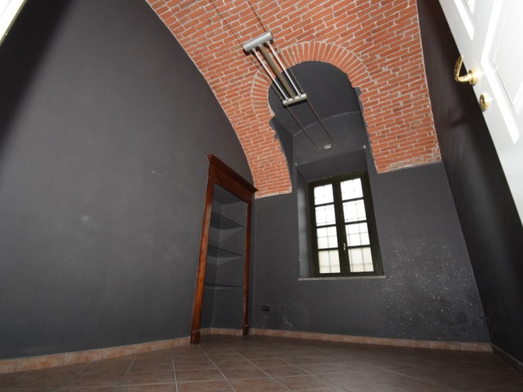 Pinerolo---Locale-commerciale-adatto-anche-per-uso-ufficio-studio-attività-artigianale