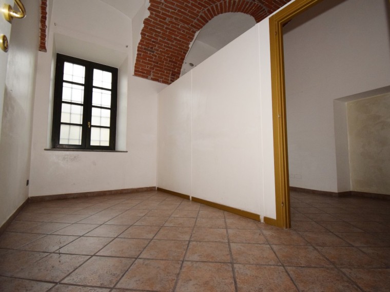 Pinerolo---Locale-commerciale-adatto-anche-per-uso-ufficio-studio-attività-artigianale