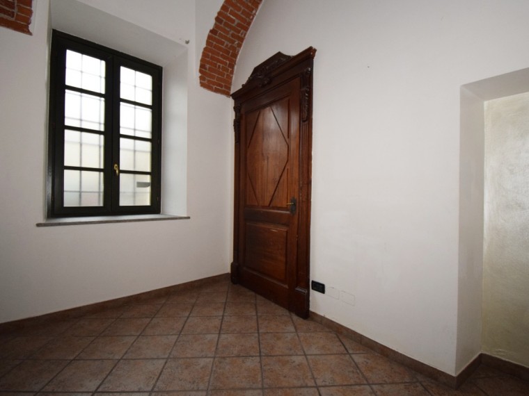 Pinerolo---Locale-commerciale-adatto-anche-per-uso-ufficio-studio-attività-artigianale