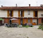 Scalenghe---Via-Savigliani---Casa-con-ampio-cortile-e-locali-accessori.