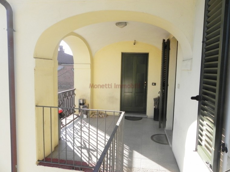 Pinerolo-in-zona-centrale-appartamento-con-terrazzino