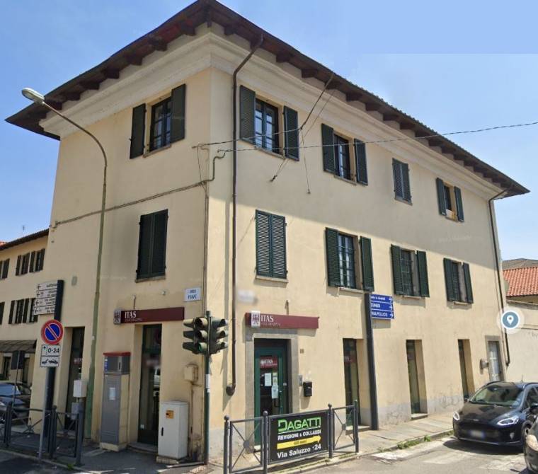 Pinerolo in zona centrale appartamento con terrazzino