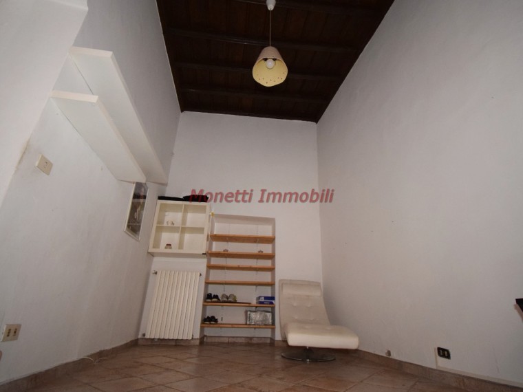 Pinerolo---Centro-Storico---Alloggio-con-soffitti-a-cassettoni