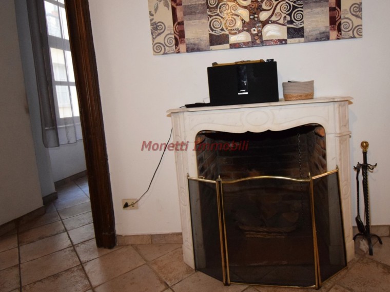 Pinerolo---Centro-Storico---Alloggio-con-soffitti-a-cassettoni