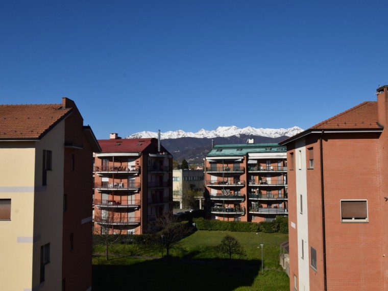 Pinerolo---Zona-Macine---Alloggio-con-box-auto-doppio.