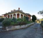 Bricherasio---Fraz.-Cappella-Merli---Villa-di-ampia-metratura-con-giardino.
