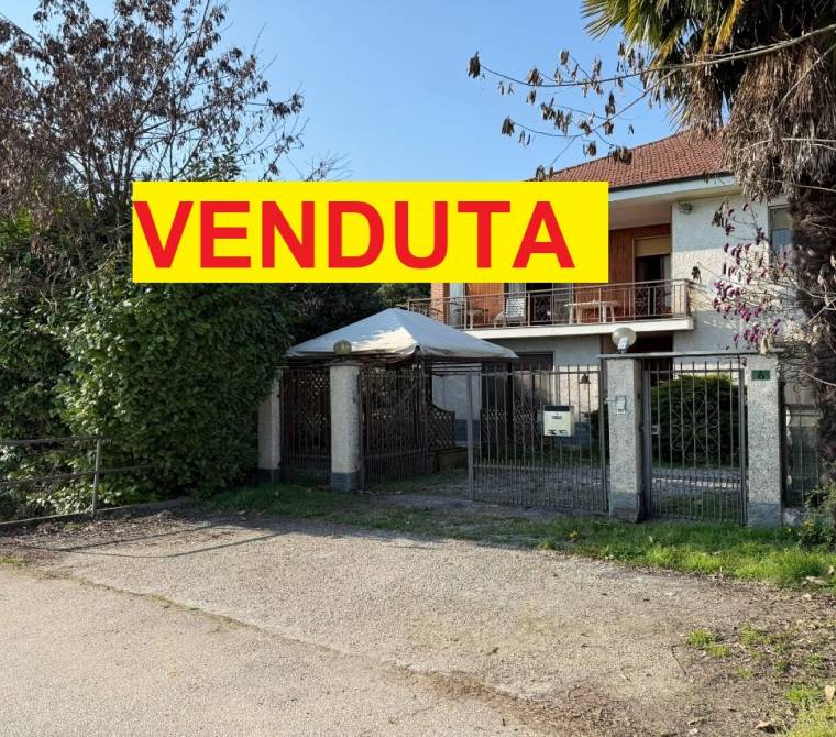 Scalenghe - Fraz. Murisenghi - Casa bifamiliare con ampio giardino e vari locali