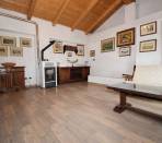 Cavour---Fraz.-Zucchea---Casale-completamente-ristrutturato-con-giardino-terreno.