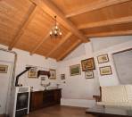 Cavour---Fraz.-Zucchea---Casale-completamente-ristrutturato-con-giardino-terreno.
