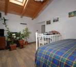 Cavour---Fraz.-Zucchea---Casale-completamente-ristrutturato-con-giardino-terreno.
