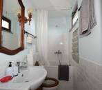 Cavour---Fraz.-Zucchea---Casale-completamente-ristrutturato-con-giardino-terreno.