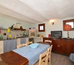 Cavour---Fraz.-Zucchea---Casale-completamente-ristrutturato-con-giardino-terreno.