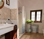 Cavour---Fraz.-Zucchea---Casale-completamente-ristrutturato-con-giardino-terreno.