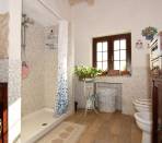 Cavour---Fraz.-Zucchea---Casale-completamente-ristrutturato-con-giardino-terreno.